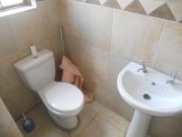 Bathroom 3+ - 2 square meters of property in Kosmosdal