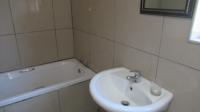 Main Bathroom - 5 square meters of property in Sonland Park