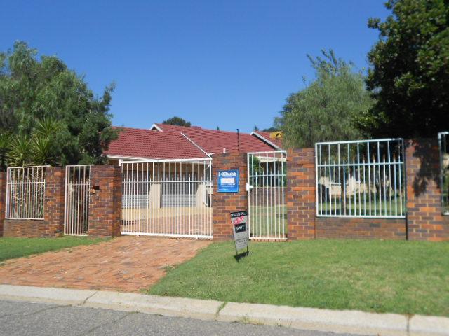 Front View of property in Kibler Park