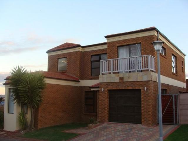 4 Bedroom House for Sale For Sale in Hartenbos - Private Sale - MR086942