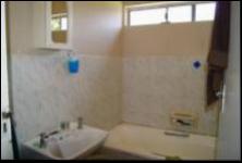 Main Bathroom - 62 square meters of property in Port Edward