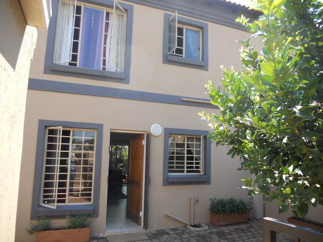 2 Bedroom Duplex for Sale For Sale in Annlin - Private Sale - MR087051
