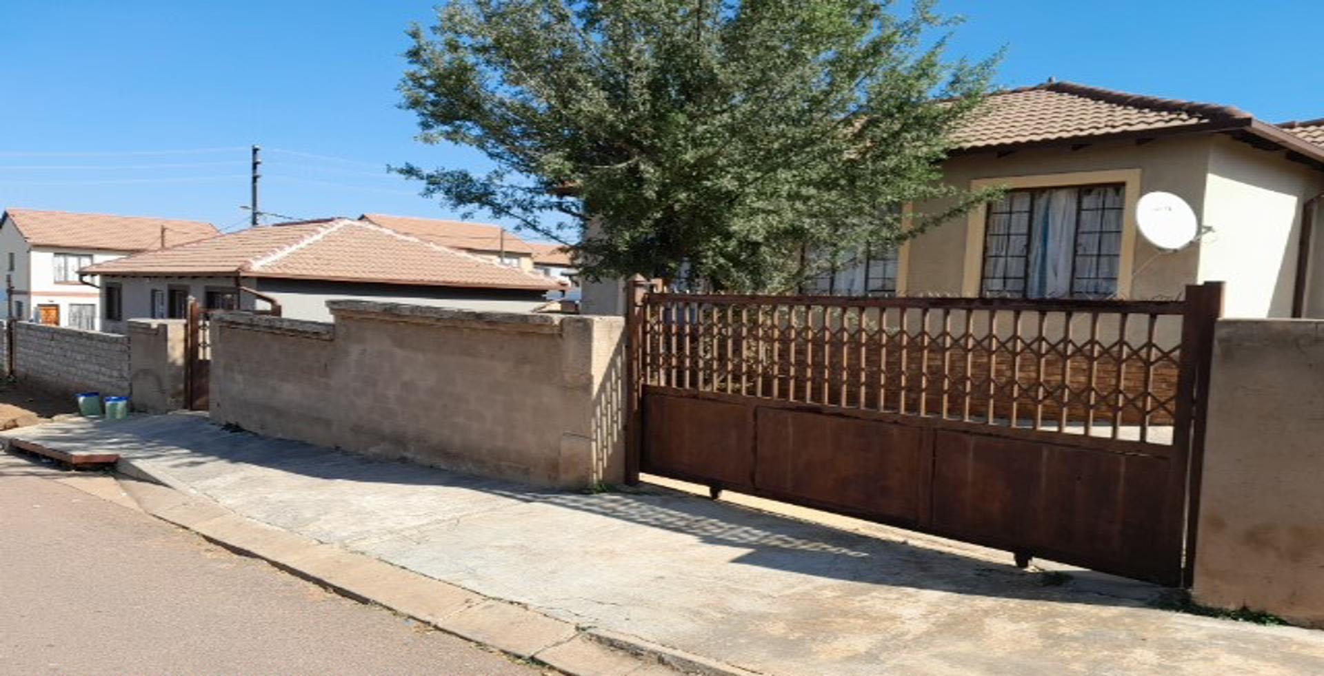 Front View of property in Lotus Gardens