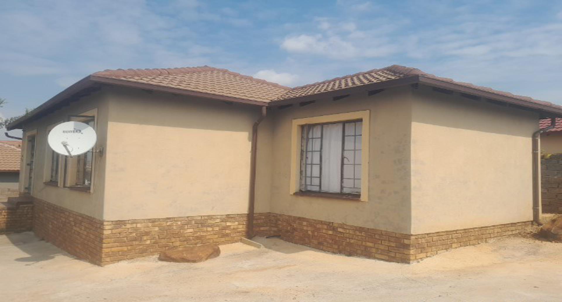 Front View of property in Lotus Gardens