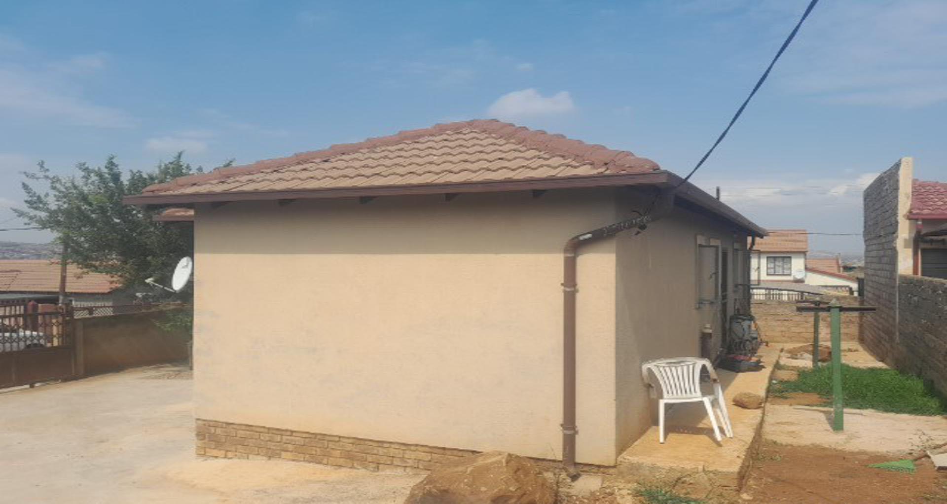 Front View of property in Lotus Gardens