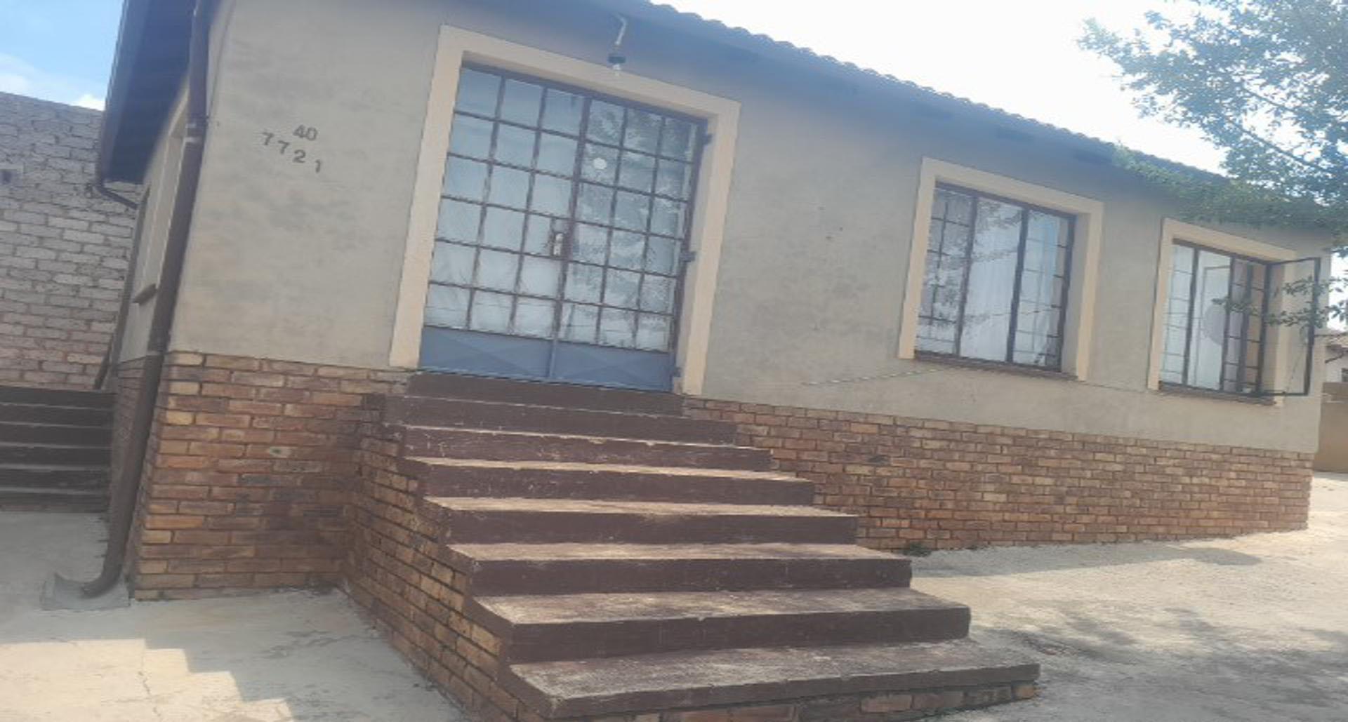 Front View of property in Lotus Gardens