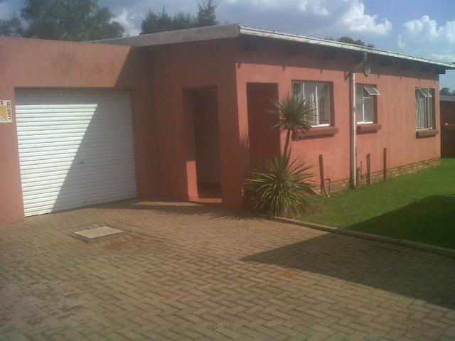 Front View of property in Rensburg