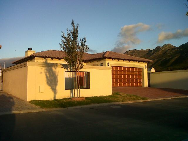 4 Bedroom House for Sale For Sale in Gordons Bay - Home Sell - MR087965