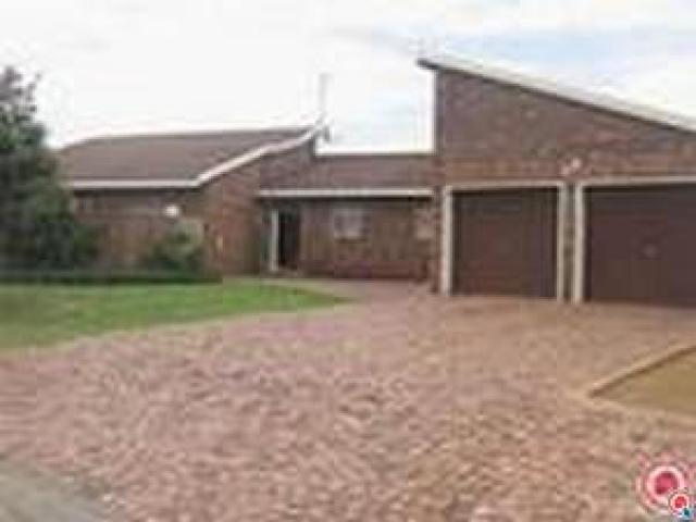 4 Bedroom House for Sale For Sale in Vereeniging - Private Sale - MR088144