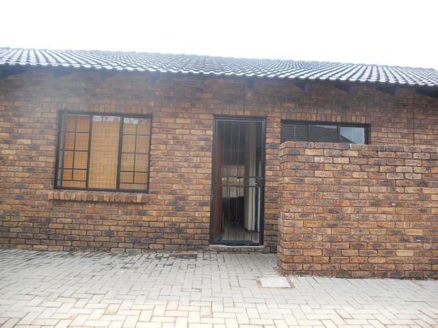 2 Bedroom Sectional Title for Sale For Sale in Philip Nel Park - Home Sell - MR088187