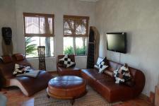Lounges - 17 square meters of property in Kleinmond