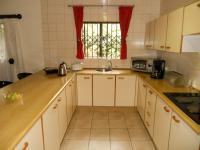 Kitchen - 14 square meters of property in Plettenberg Bay