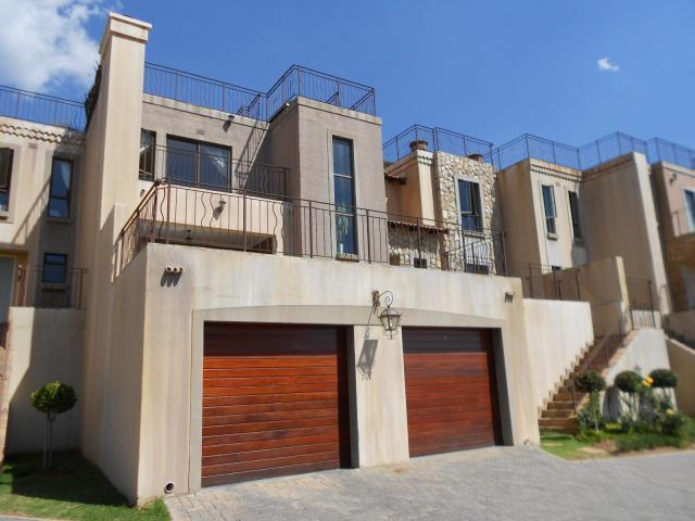 4 Bedroom Sectional Title for Sale For Sale in Constantia Kloof - Private Sale - MR088542