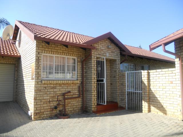 3 Bedroom Sectional Title for Sale For Sale in Faerie Glen - Private Sale - MR088571