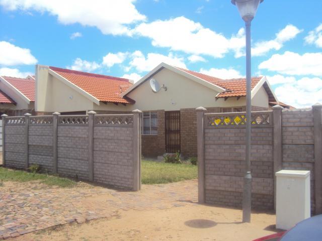 2 Bedroom House for Sale For Sale in Polokwane - Home Sell - MR088576