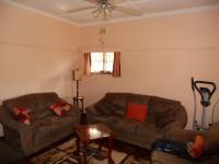 Lounges - 34 square meters of property in Bluff
