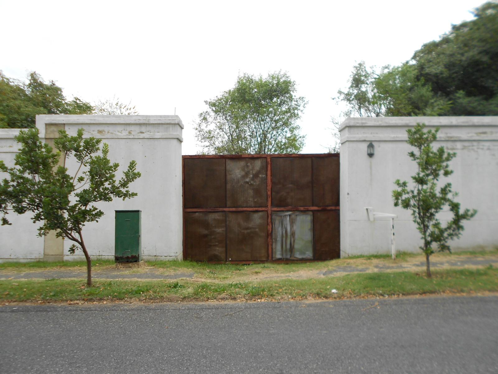 Front View of property in Craighall