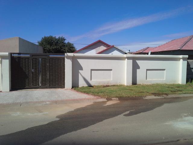 2 Bedroom House for Sale For Sale in Protea Glen - Private Sale - MR089164