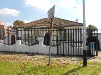 Front View of property in Bezuidenhout Valley