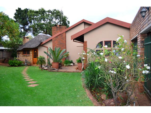 4 Bedroom House for Sale For Sale in Doringkloof - Home Sell - MR089216