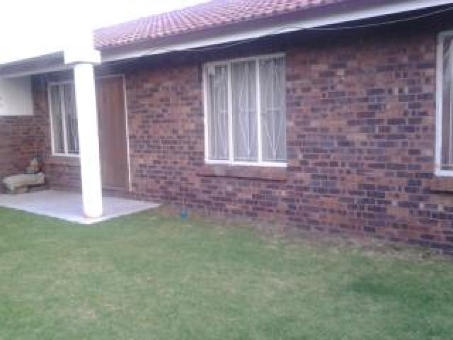 3 Bedroom House for Sale For Sale in Eldorado Park AH - Home Sell - MR089289