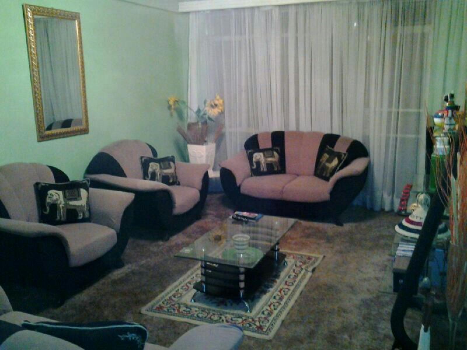 Lounges of property in Yeoville