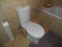Bathroom 2 - 8 square meters of property in Rua Vista
