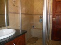 Bathroom 2 - 8 square meters of property in Rua Vista
