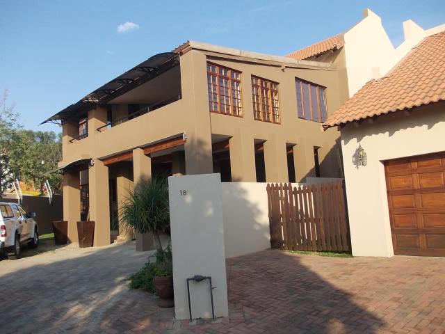 5 Bedroom Duplex for Sale For Sale in Rustenburg - Private Sale - MR089480