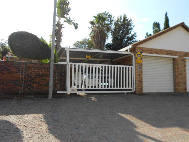 2 Bedroom Cluster for Sale For Sale in Wynberg - JHB - Home Sell - MR089515