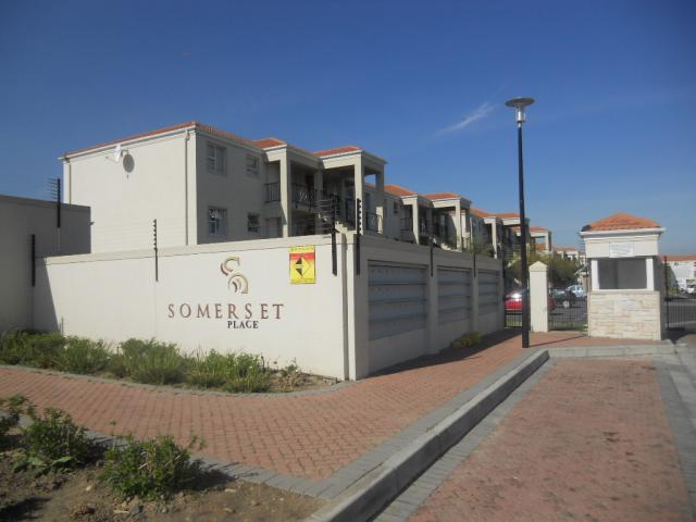 2 Bedroom Apartment for Sale For Sale in Somerset West - Private Sale - MR089563