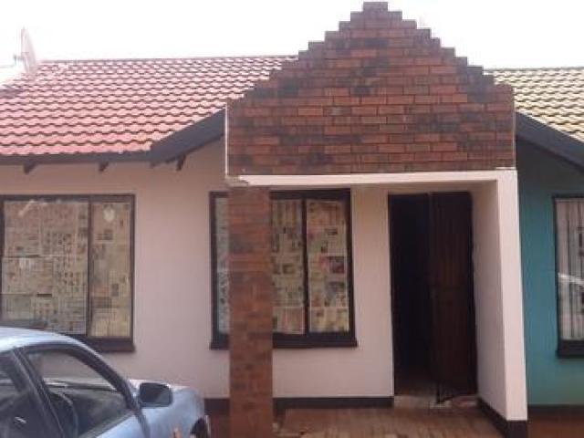 2 Bedroom Sectional Title for Sale For Sale in Protea Glen - Home Sell - MR089687