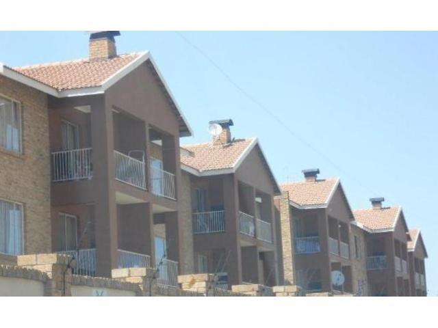 2 Bedroom Sectional Title for Sale For Sale in Randfontein - Private Sale - MR089820