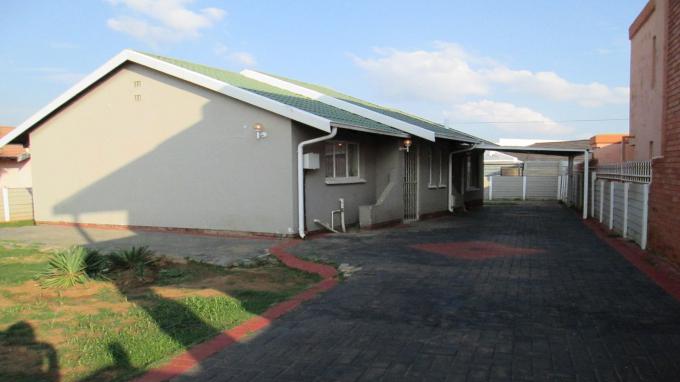 3 Bedroom House for Sale For Sale in Lenasia South - Private Sale - MR089983