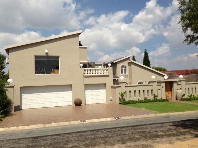 4 Bedroom House for Sale For Sale in Sunward park - Home Sell - MR089988