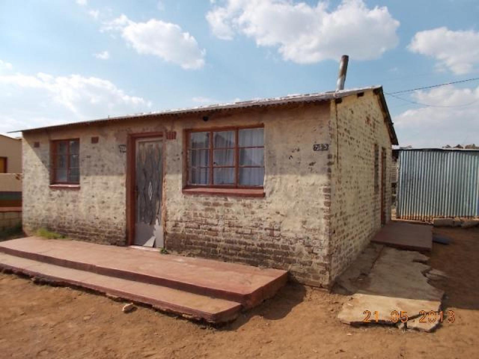 Front View of property in Randfontein