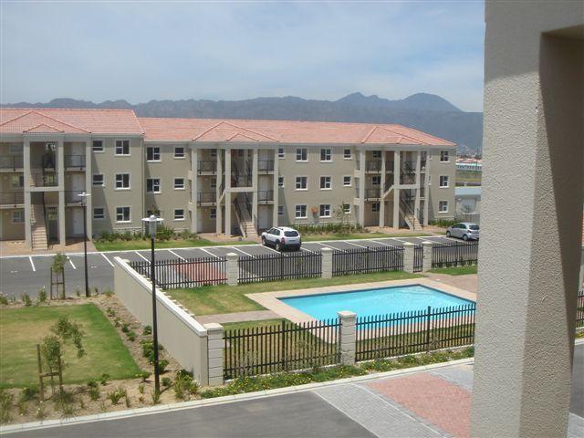 2 Bedroom Apartment for Sale For Sale in Somerset West - Private Sale - MR090181