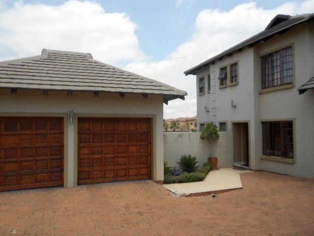 3 Bedroom Duplex for Sale For Sale in Kosmosdal - Private Sale - MR090183