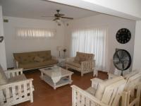 Lounges - 33 square meters of property in Hibberdene
