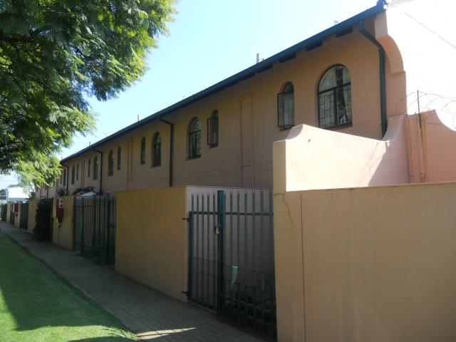 2 Bedroom Duplex for Sale For Sale in Rietfontein - Home Sell - MR090206