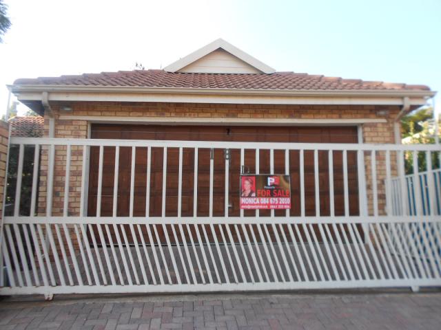 3 Bedroom House for Sale For Sale in Radiokop - Private Sale - MR090272