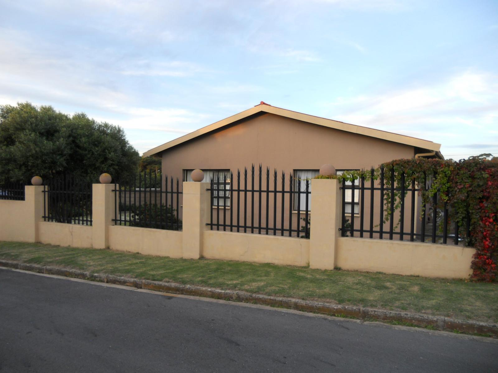 Front View of property in Albertinia