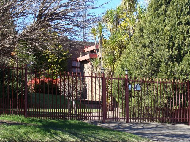 4 Bedroom House for Sale and to Rent For Sale in Harrismith - Home Sell - MR090326