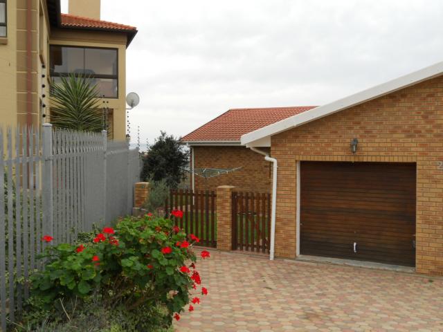 2 Bedroom Duet for Sale For Sale in Hartenbos - Home Sell - MR090356