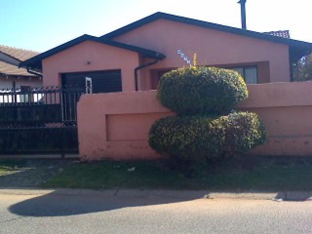 3 Bedroom House for Sale For Sale in Kagiso - Home Sell - MR090467