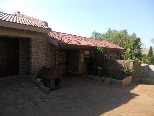 3 Bedroom House for Sale For Sale in Heuweloord - Private Sale - MR090600