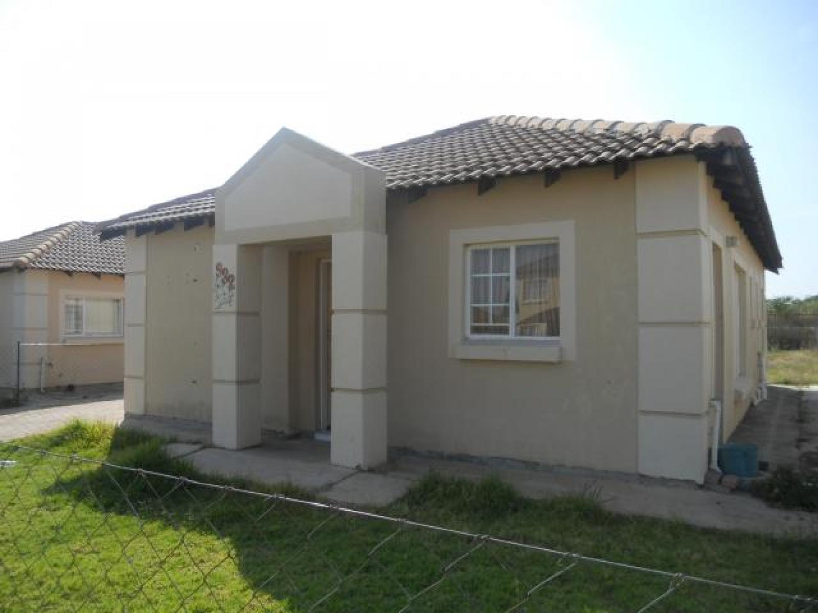 Front View of property in Rosslyn