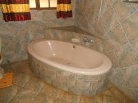 Main Bathroom - 27 square meters of property in Tiegerpoort