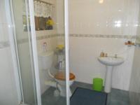 Main Bathroom - 27 square meters of property in Tiegerpoort