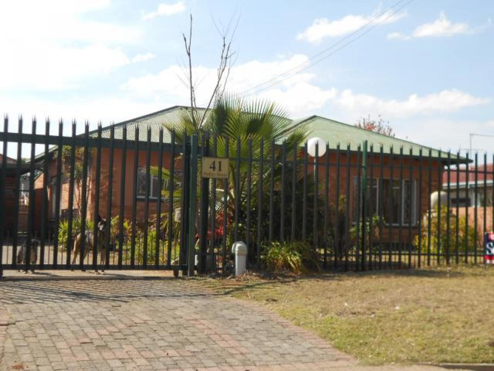 Front View of property in Witpoortjie